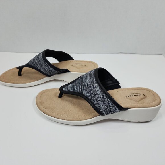 ❤️2/$22 St.John's Bay Memory Foam Women Black White Thong Sandal slippers size 8 - Picture 6 of 8